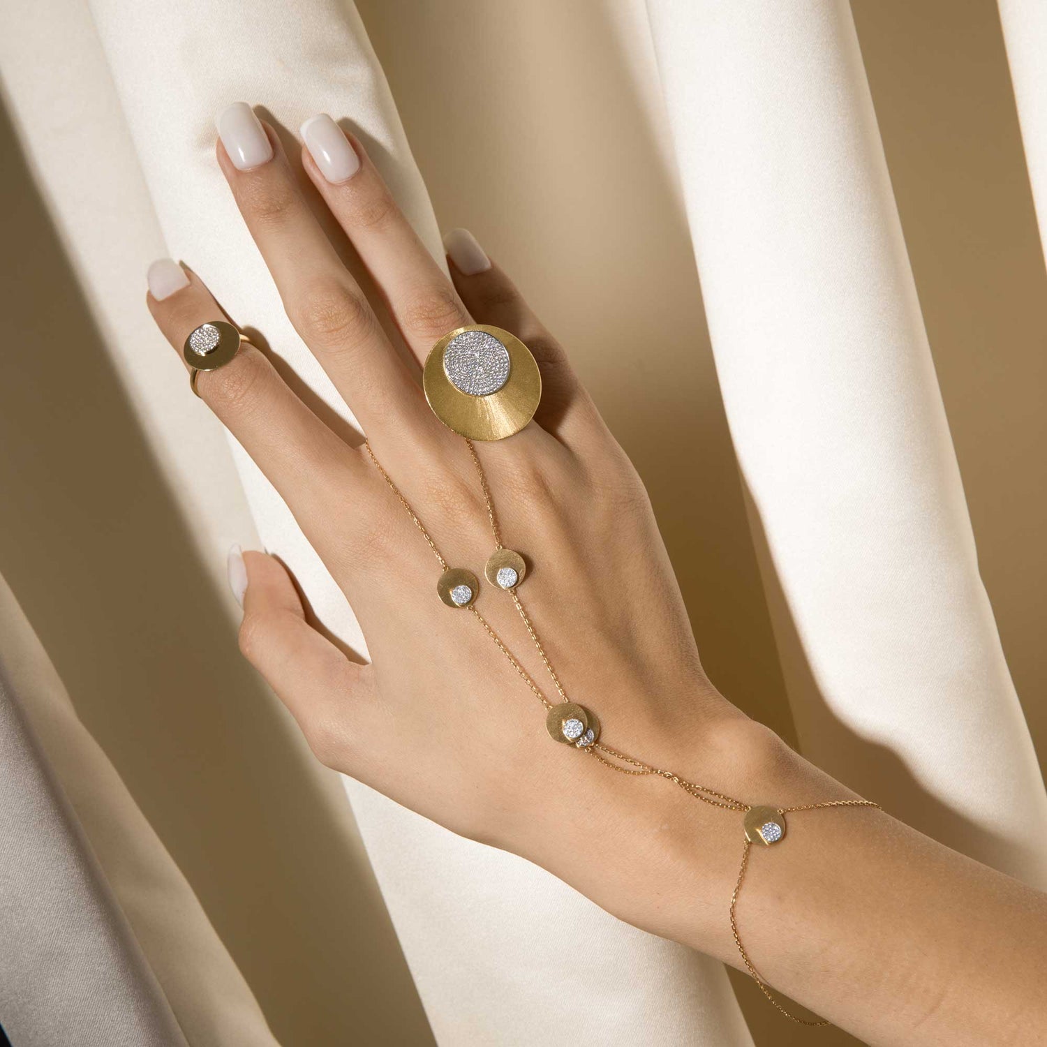 Céleste Yellow Gold Diamond Dome Motif Handchain