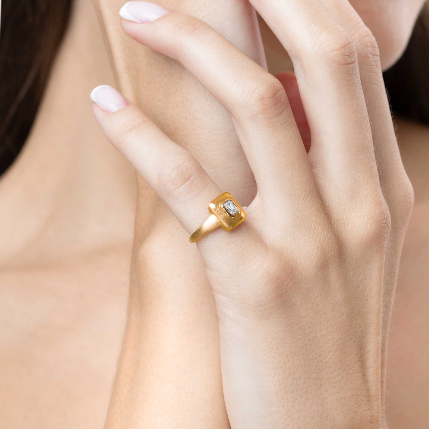 Dune Pinky Yellow Gold Diamond Emerald Ring