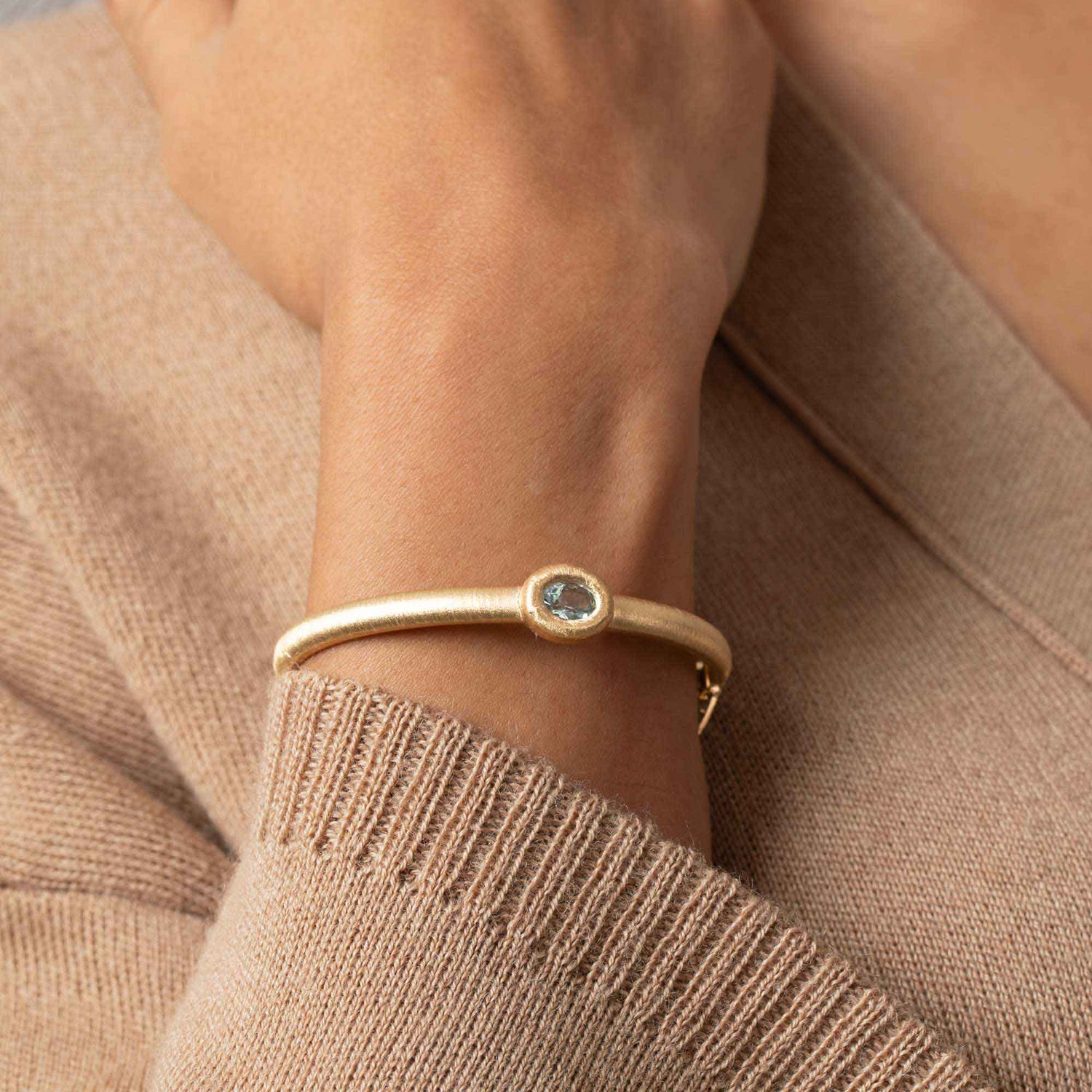 Satine Aquamarine Yellow Gold Oval Bangle