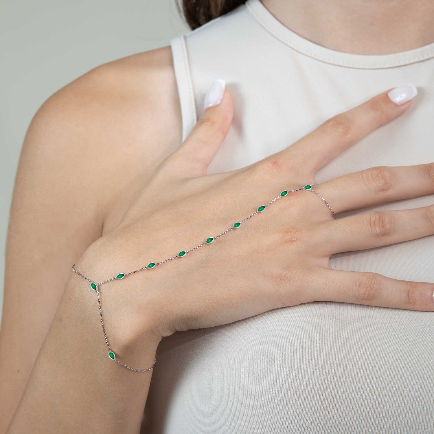 Satine White Gold Emerald Link Handchain
