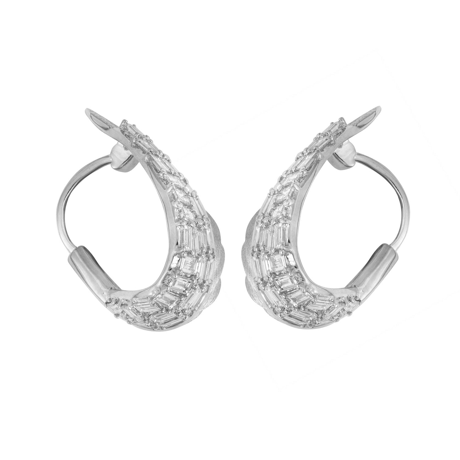 La Feuille Tombée White Gold Diamond Baguette Curved Earring
